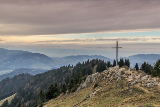 Jesus Died to Bring Us to God [Audio]